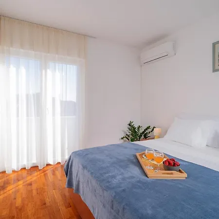 Longin - Zf Hvar * Hvar Town