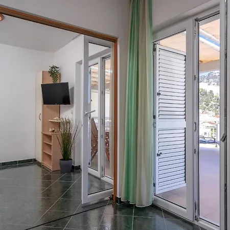 Longin - Zf Hvar Apartman *