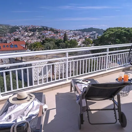 Longin - Zf Hvar * Hvar Town